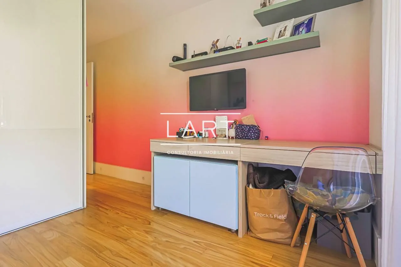 Furnished 4-bedroom apartment with open-plan kitchen — photo 26