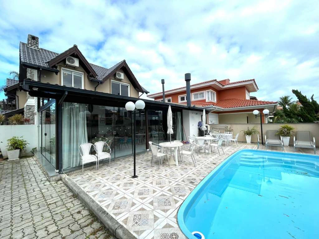 House with 5 bedrooms, gas kitchen and 600 m² — photo 3