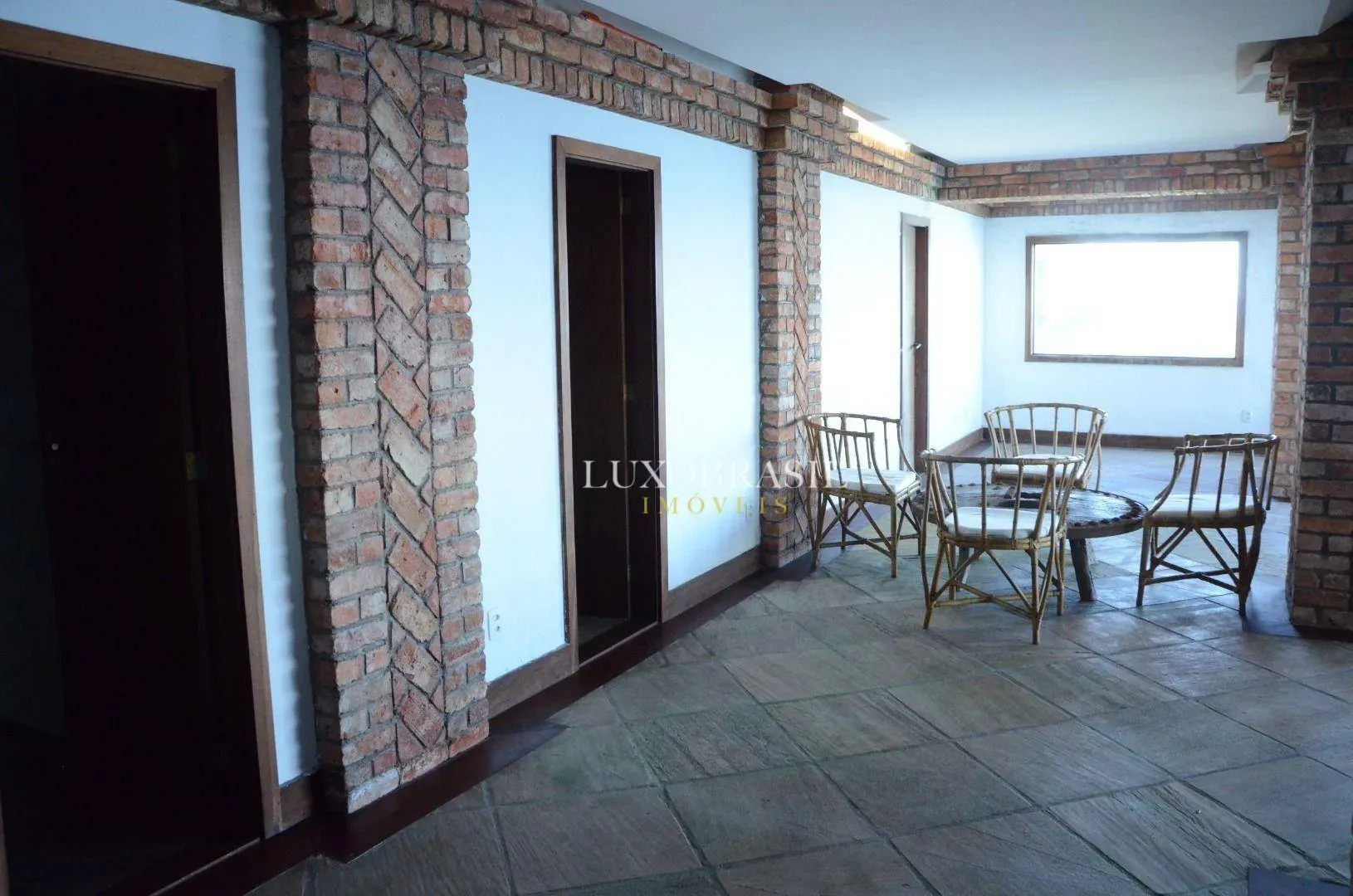 800 m² house with 5 bedrooms and 5 bathrooms — photo 37
