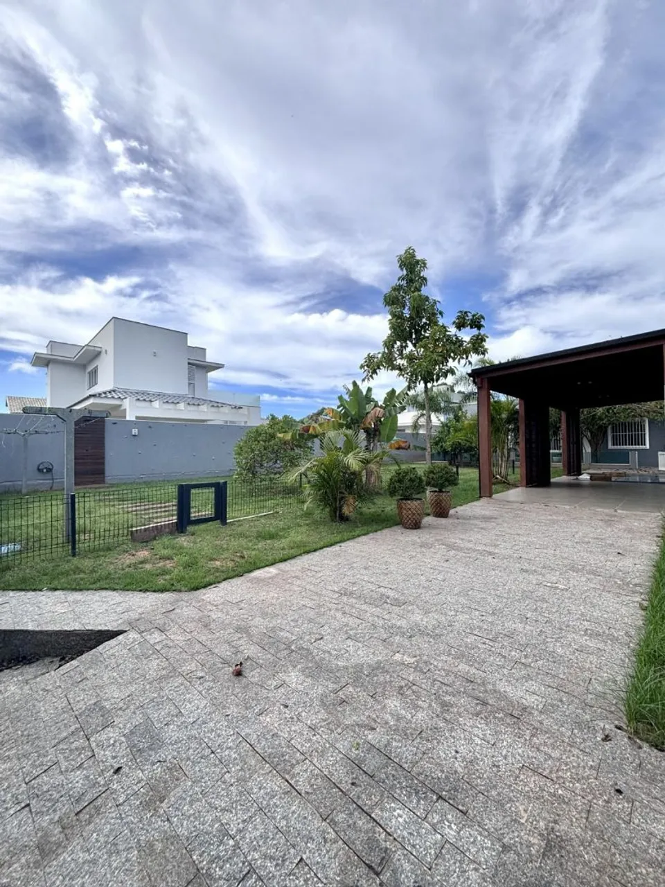 2-bedroom house with a grill on the balcony in Florianópolis