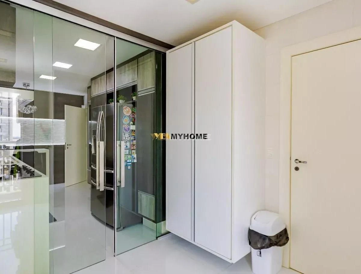 Furnished apartment with 3 en-suite bedrooms and balcony — photo 4