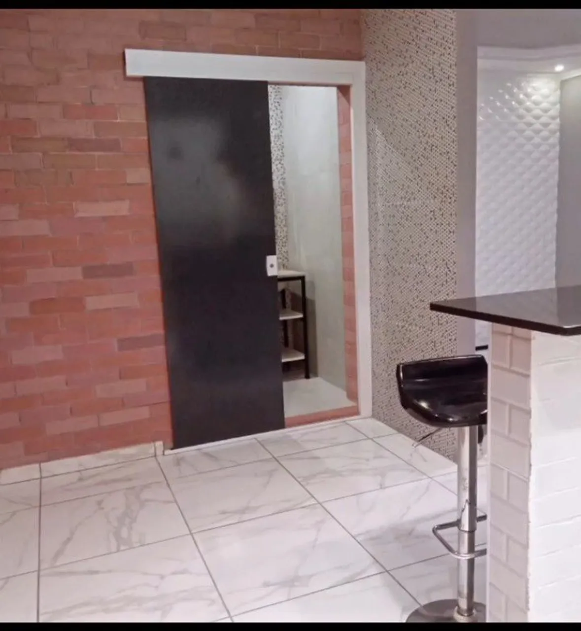 Apartamento com cozinha integrada e sala em plano aberto — photo 8