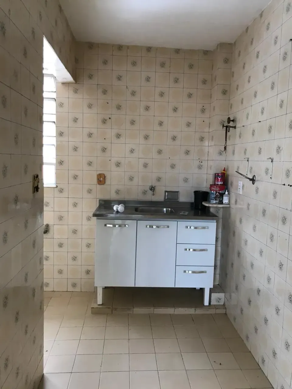 2-bedroom apartment with 1 bathroom and no parking — photo 2