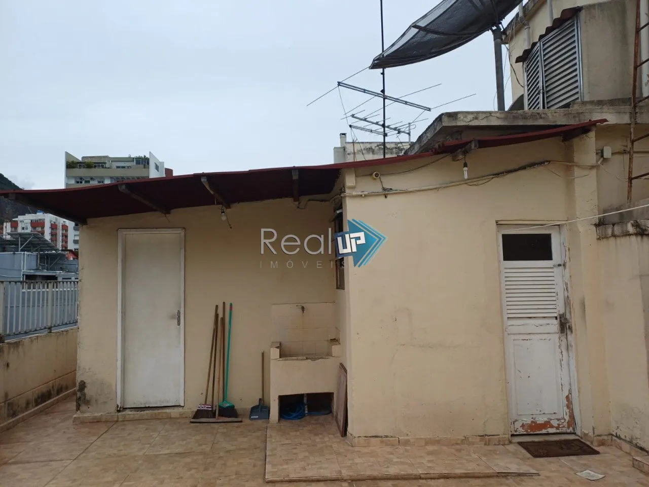 Furnished duplex penthouse with 3 bedrooms and 3 bathrooms — photo 51