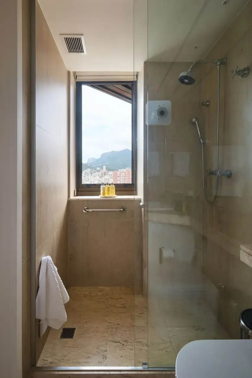 Furnished 2-bedroom apartment with balcony view — photo 19