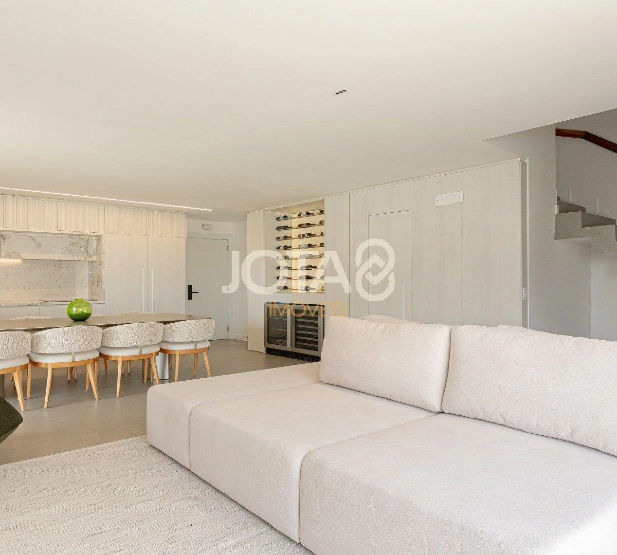 Floor-to-ceiling windows in a 3-bedroom apartment, 194 m² — photo 29
