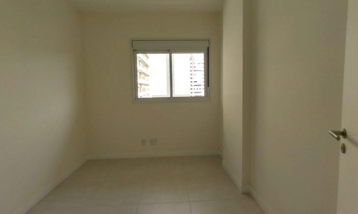 2-bedroom apartment with a mountain view — photo 17
