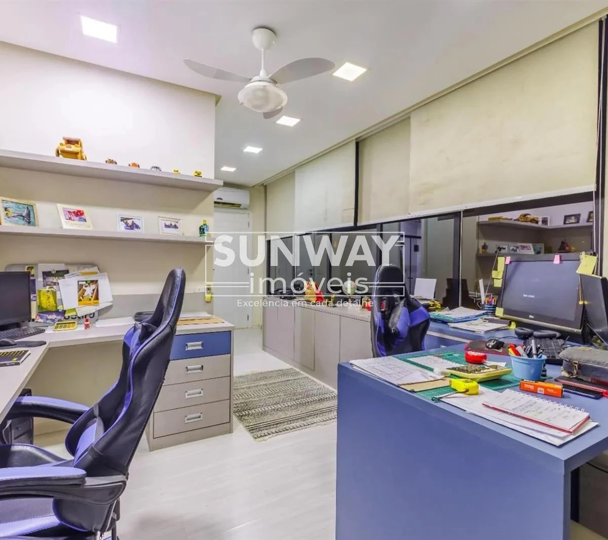 601 m² house with floor-to-ceiling windows and a home office — photo 5