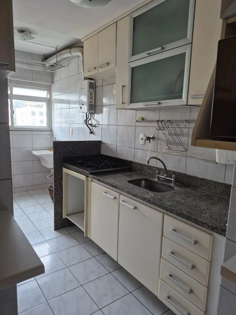 2-bedroom apartment in a building with a gym — photo 5