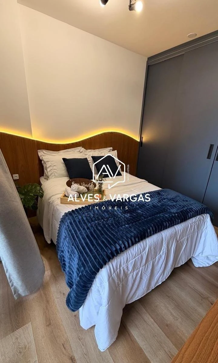 Furnished apartment, 34 m², with wood or laminate floors — photo 4