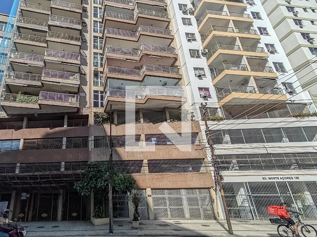 3-bedroom apartment with a mountain view in Rio de Janeiro — photo 87