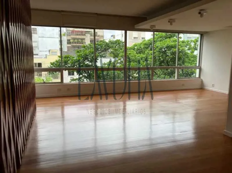 3-bedroom apartment with a home office in Rio de Janeiro