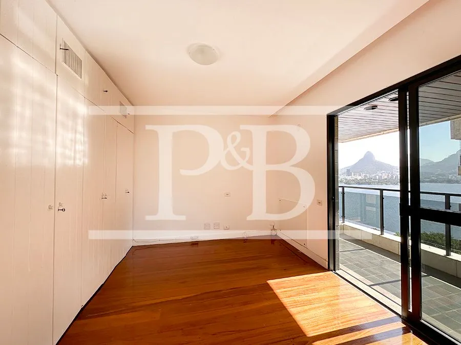 4-bedroom apartment with balcony and 319 m² — photo 20
