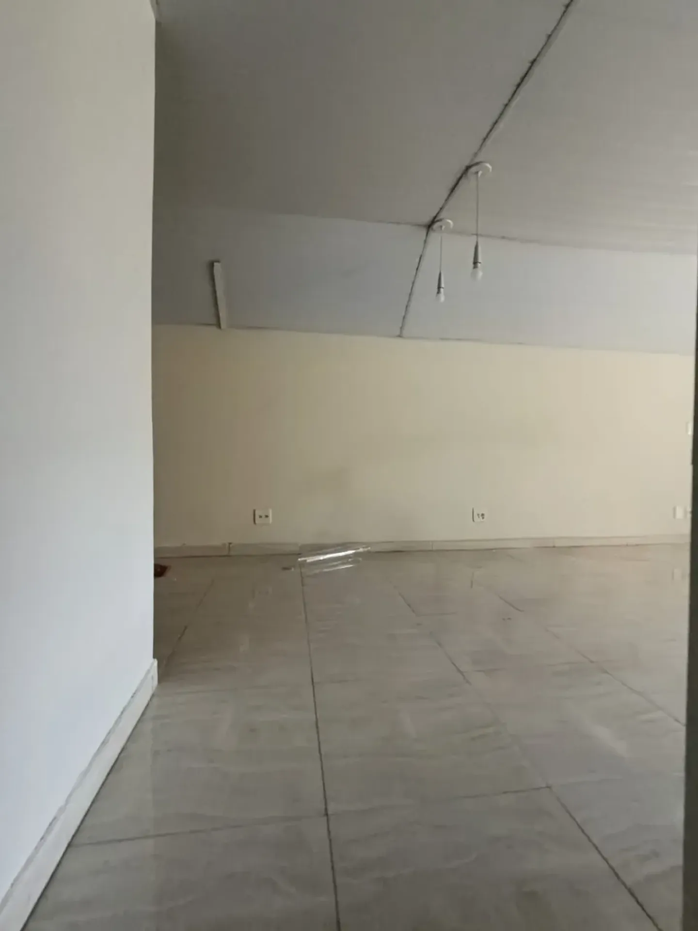 House with 4 bedrooms and 5 bathrooms — photo 32