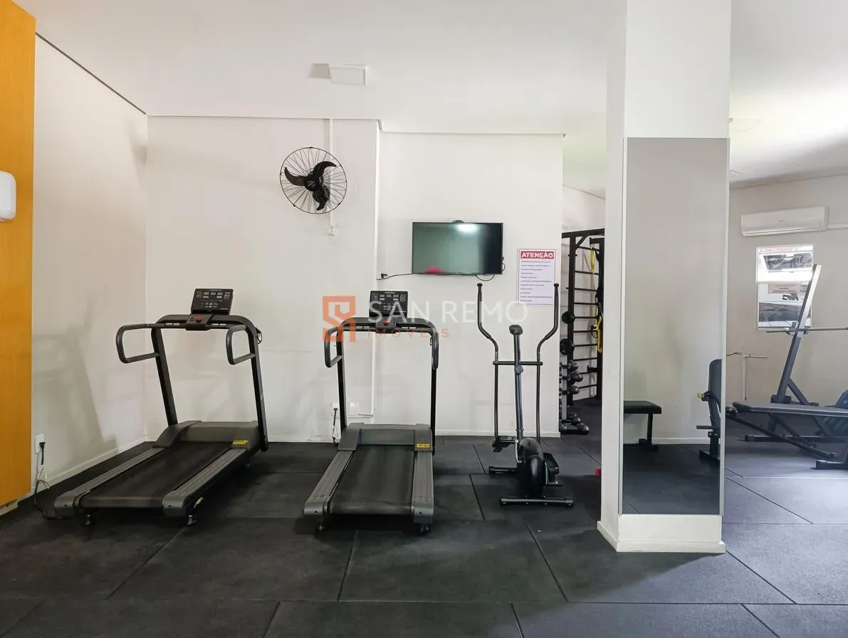 2-bedroom apartment in a building with a gym — photo 17