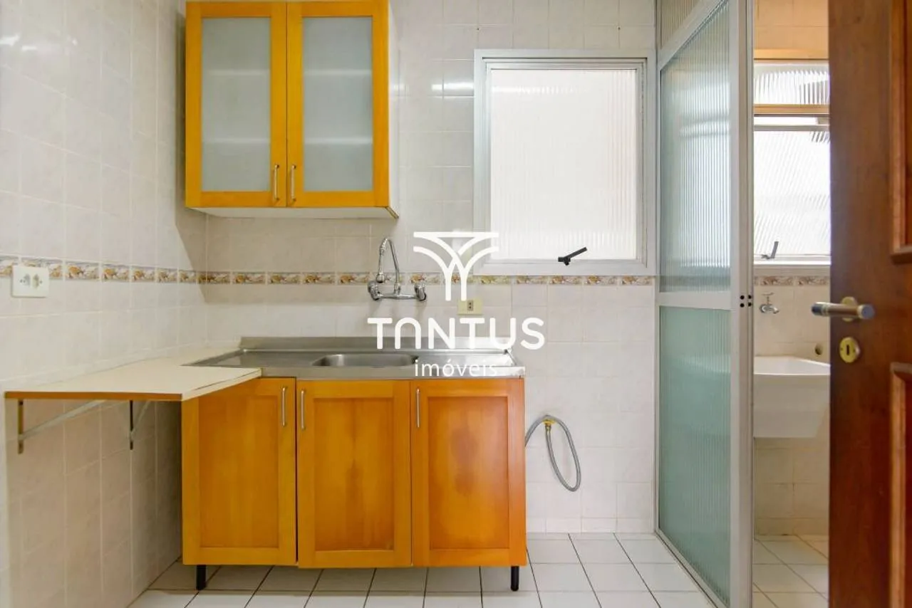 65 m² apartment with a grill on the balcony and a bathtub — photo 2