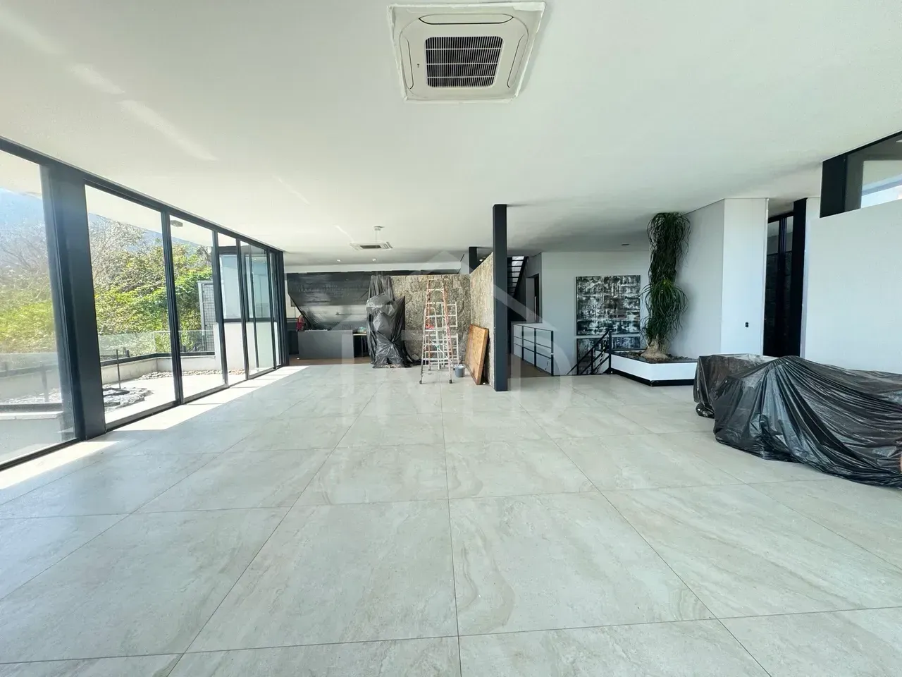 House with 7 en-suite bedrooms and a private balcony — photo 26