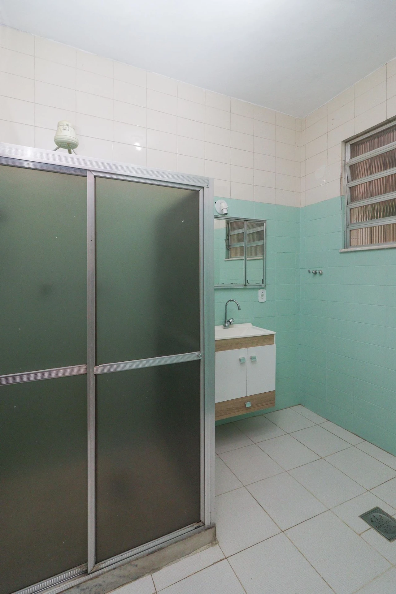 Квартира з 2 спальнями та дерев'яною підлогою або ламінатом — photo 12
