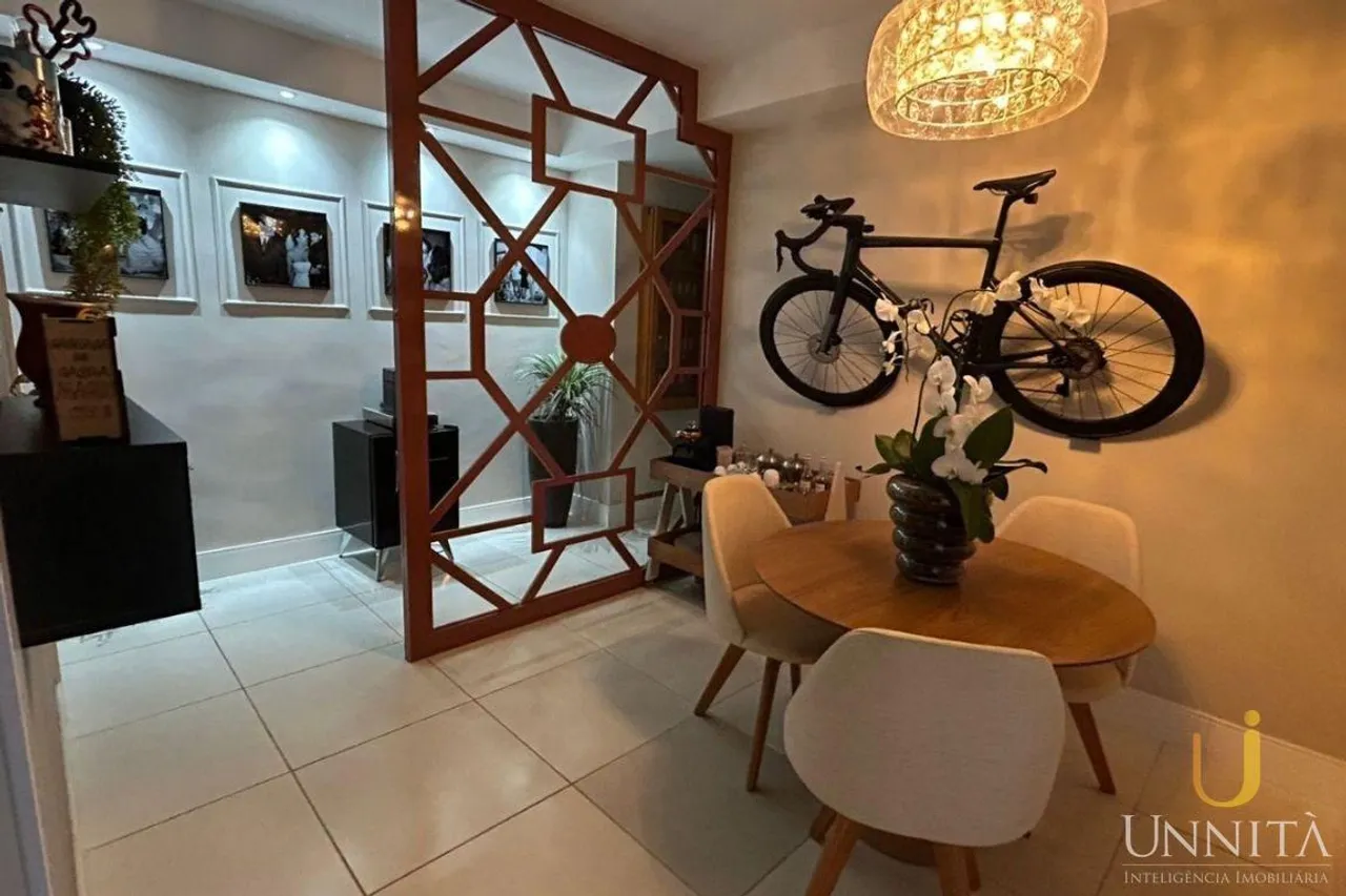 Apartamento residencial con balcón acristalado y vistas — photo 18