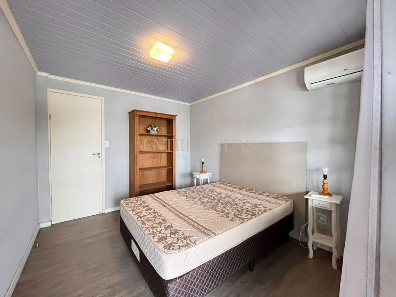 2-bedroom house with a water view in Florianópolis — photo 11