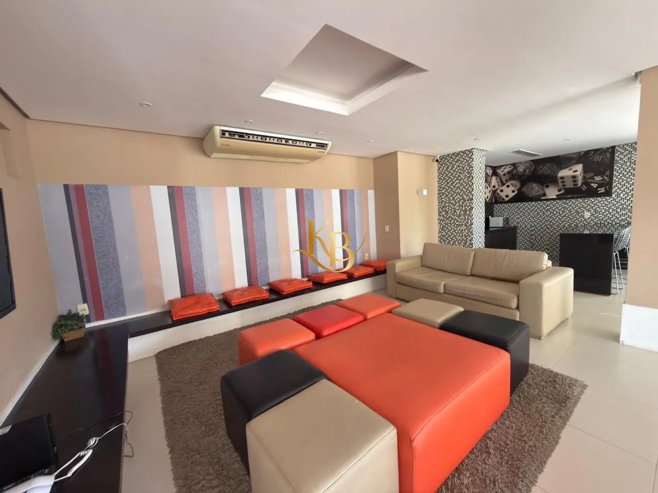 Furnished 4-bedroom apartment with enclosed balcony and grill — photo 28