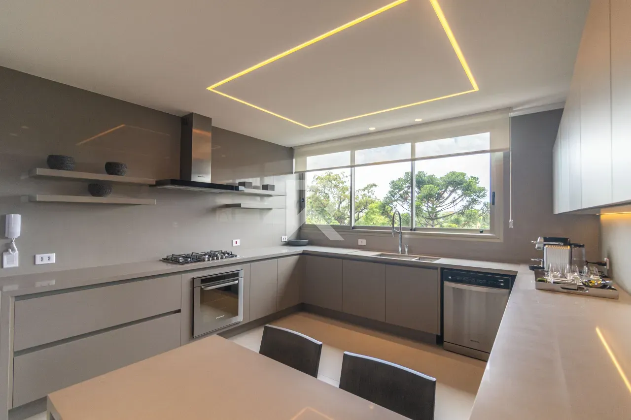 Apartment with 3 en-suite bedrooms and open kitchen — photo 15