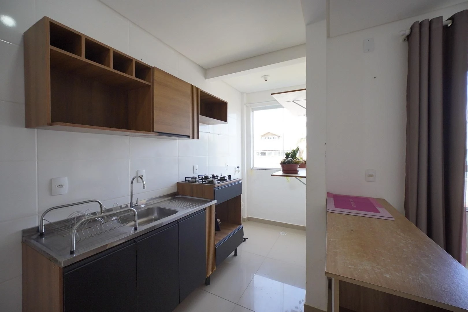 Квартира 65 м² с грилем на балконе и застеклённым балконом — photo 9