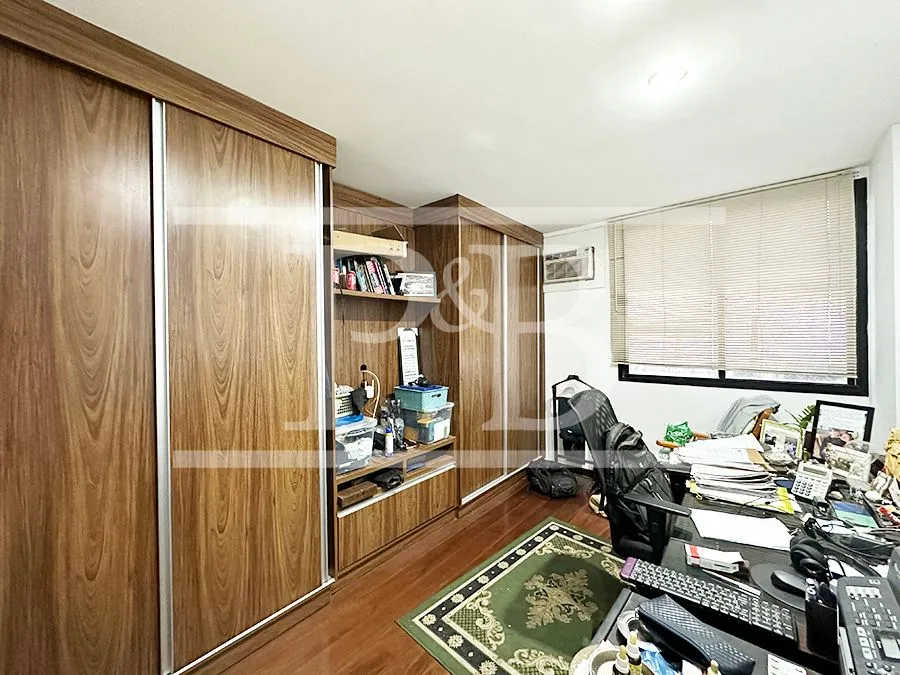 4-bedroom apartment with 250 m² and glassed-in balcony — photo 28
