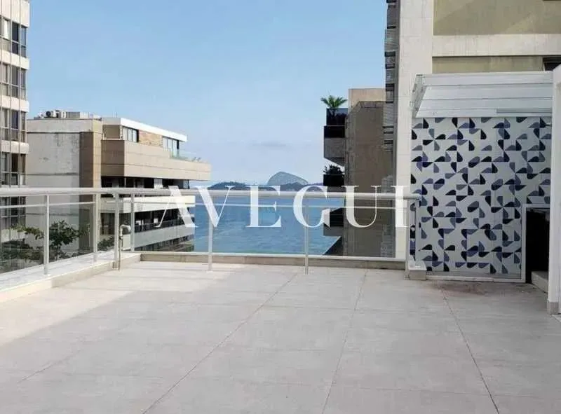 Duplex penthouse with 3 bedrooms and 4 bathrooms