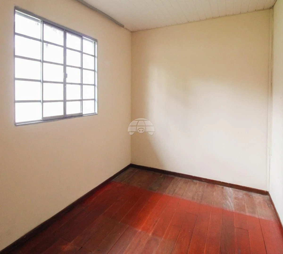 Wood or laminate floors in a 2-bedroom house, 40 m² — photo 5