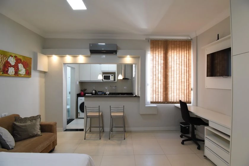 Studio mobiliado com cozinha americana e 1 quarto — photo 2