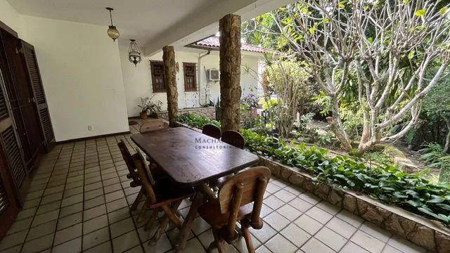 Furnished house, 395 m², with a glass-enclosed balcony — photo 20