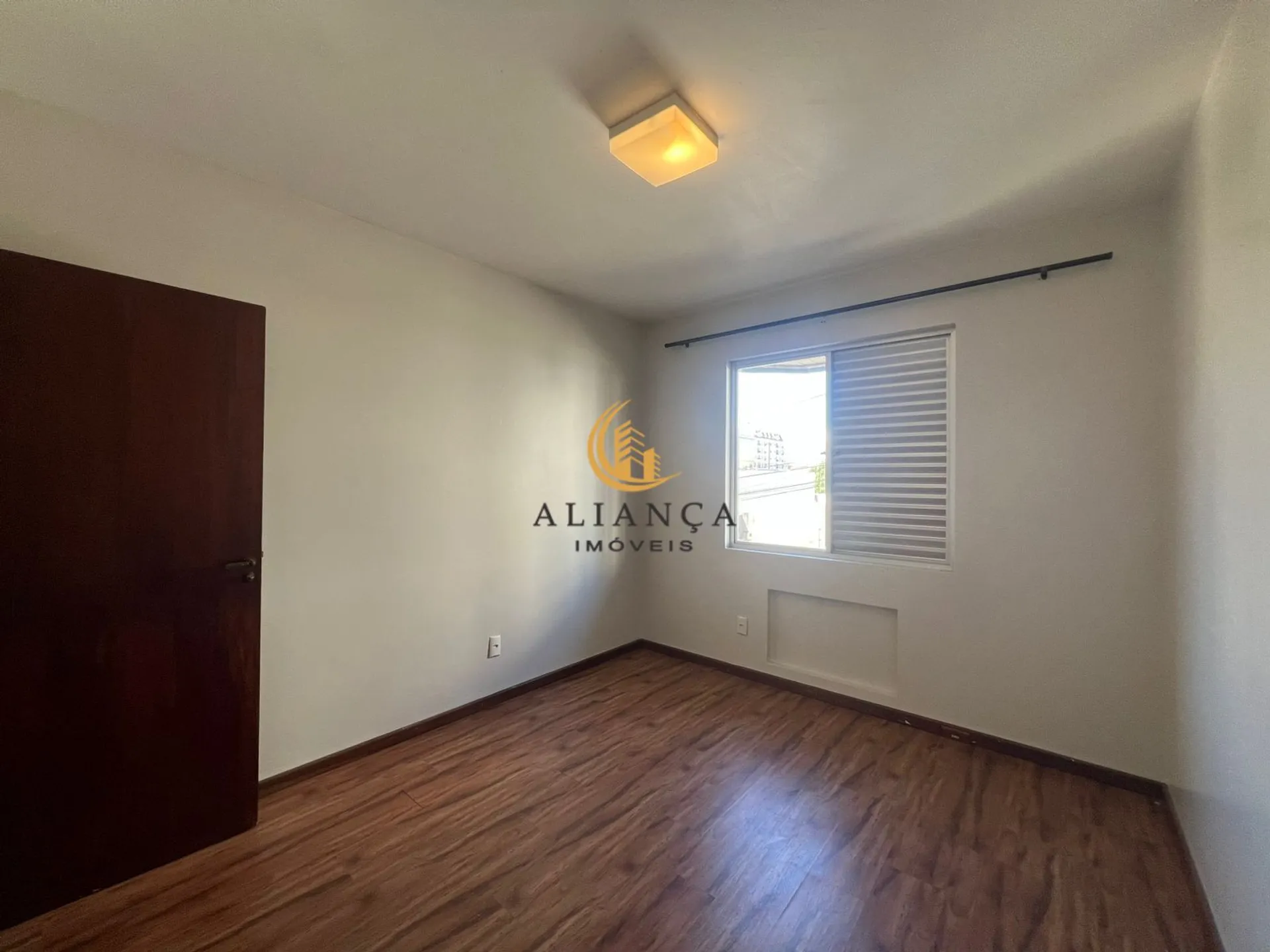 4-bedroom apartment with a working washing machine — photo 16