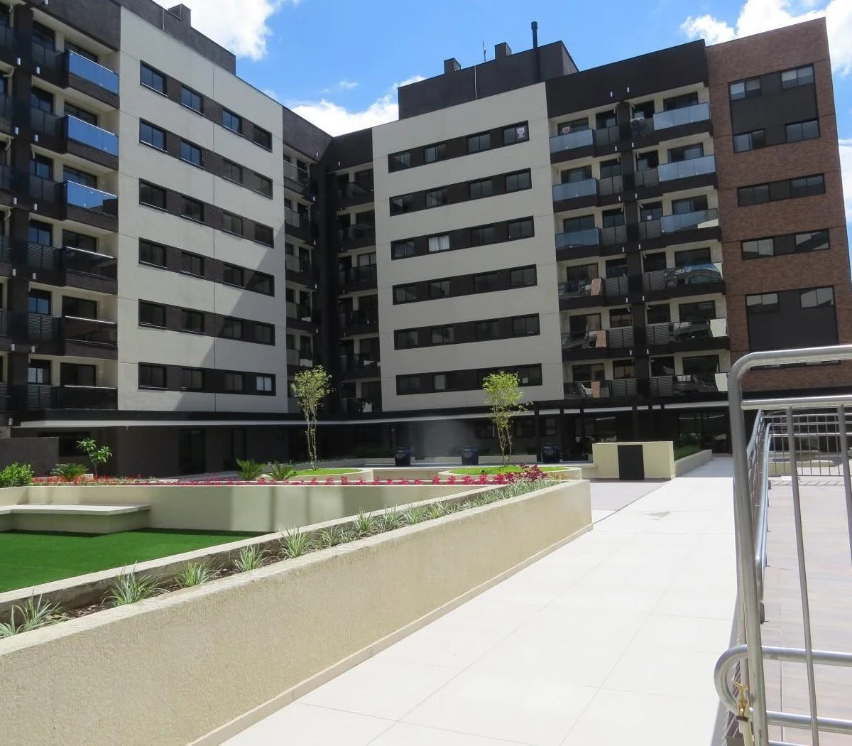 Furnished 2-bedroom apartment with balcony — photo 21