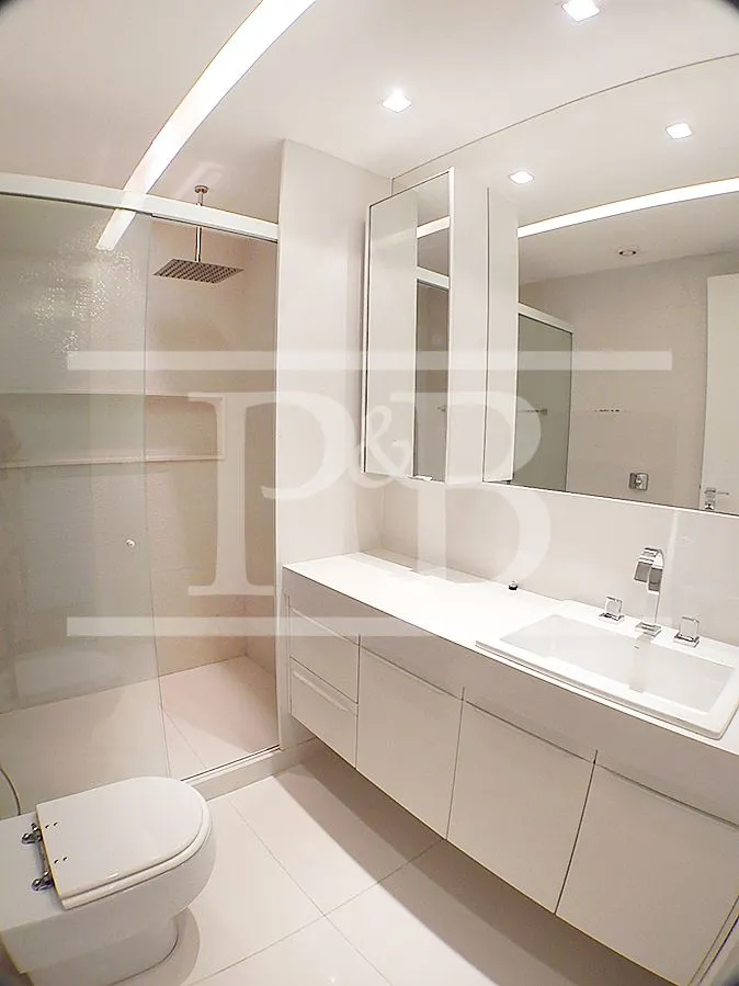 4-bedroom apartment with glassed-in balcony — photo 30