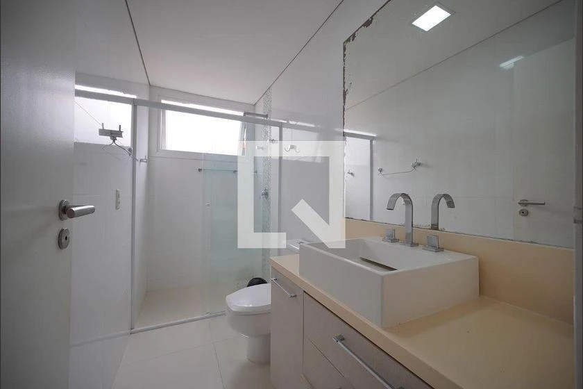 Floor-to-ceiling windows in a 4-bedroom house, 300 m² — photo 44