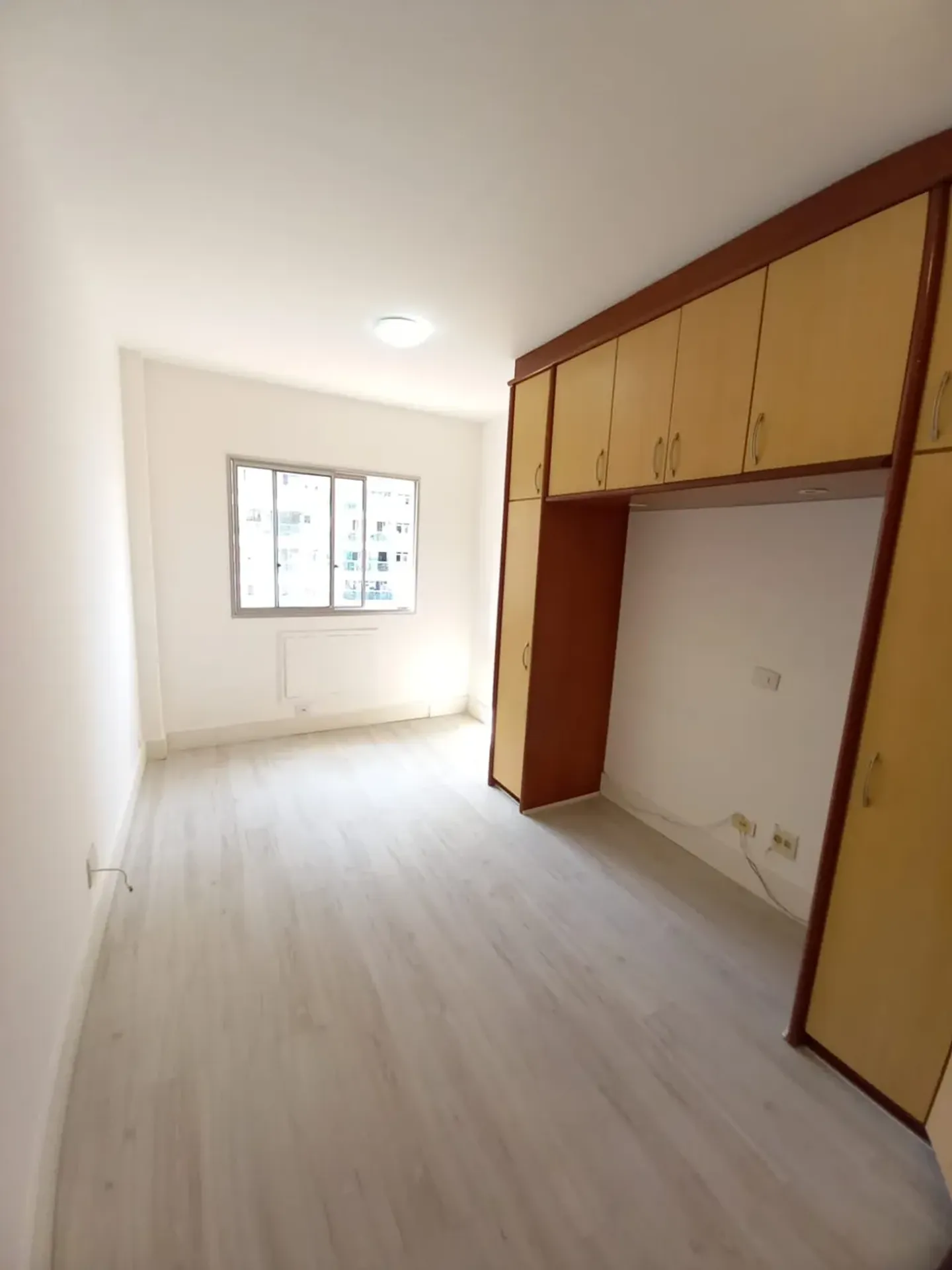 Apartment on the 10th floor with a grill on the balcony — photo 7
