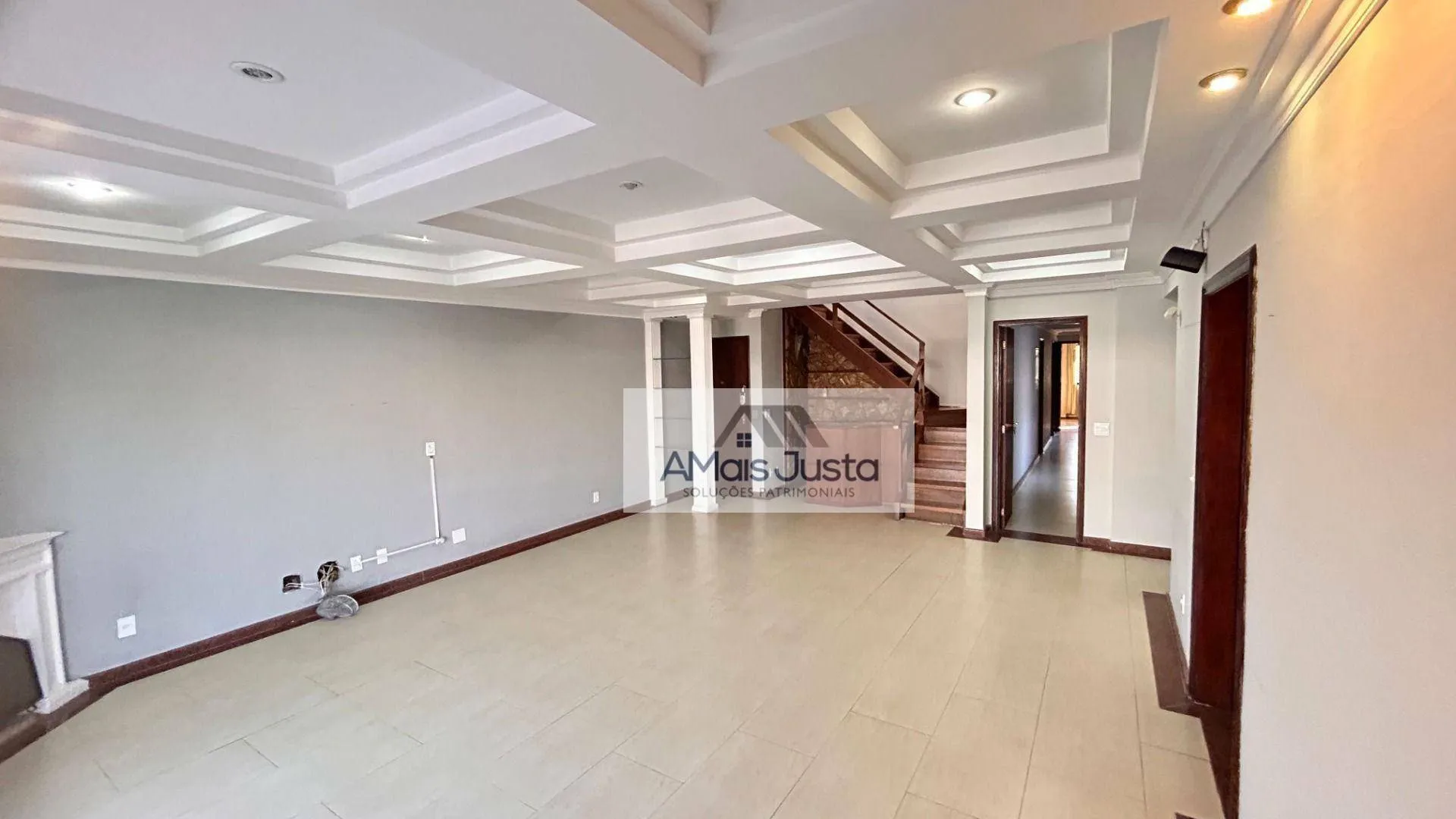 4-bedroom apartment in a building with a pool — photo 51