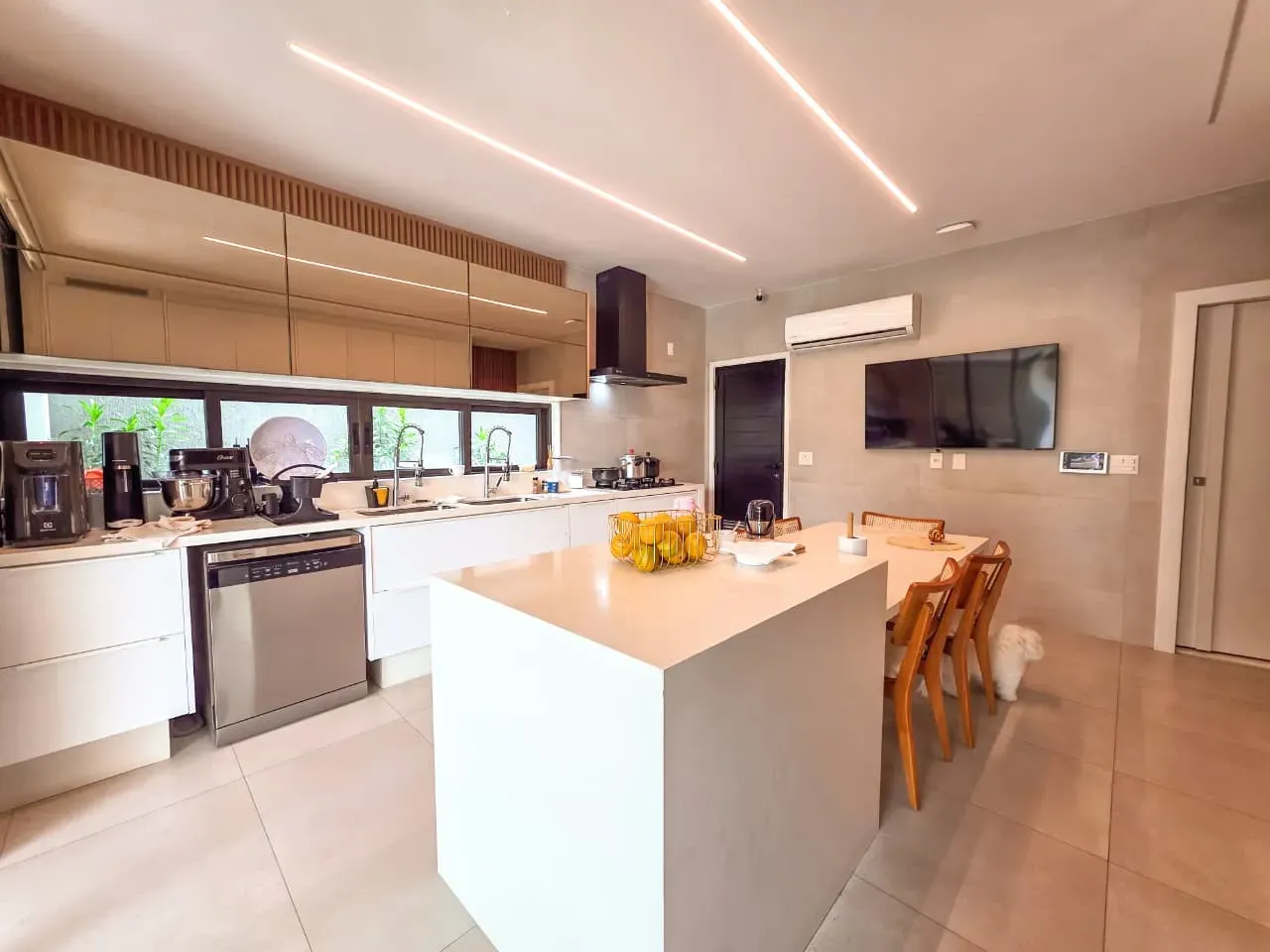 Furnished house, 920 m², with a bathtub — photo 37