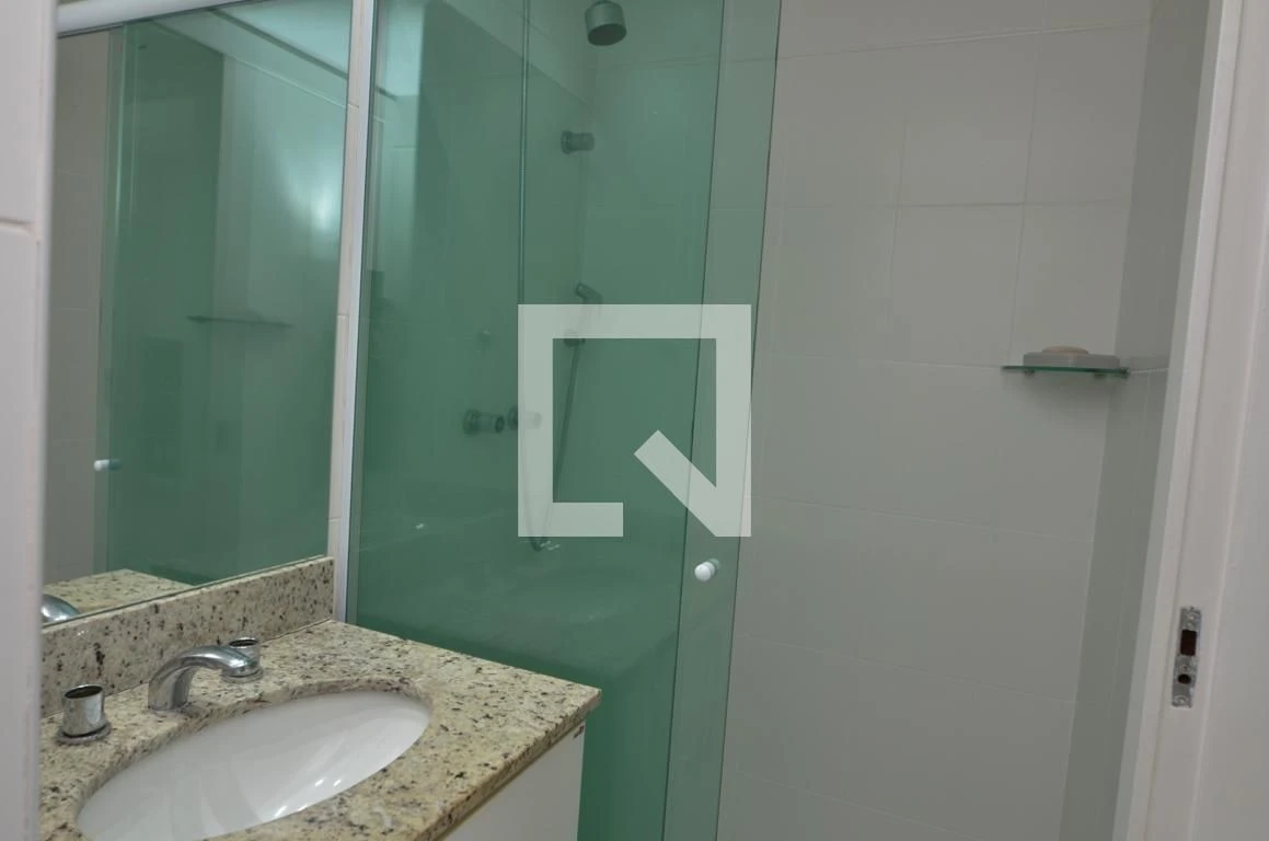 Квартира 80 м² із заскленим балконом та робочим місцем — photo 34