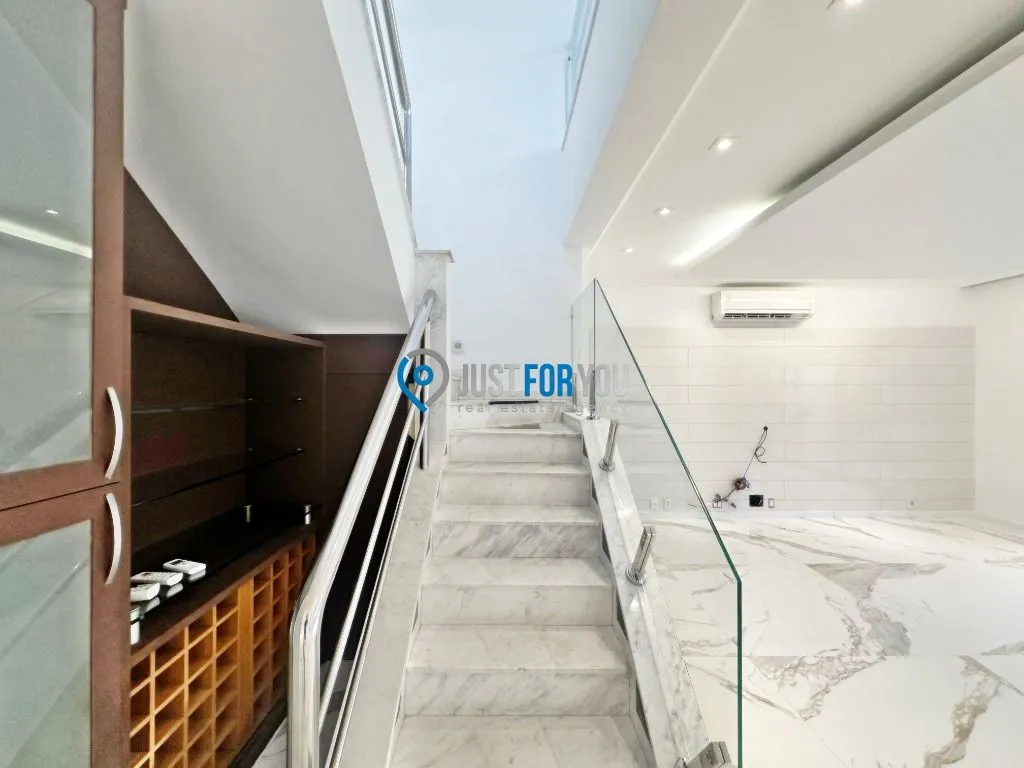 3-bedroom apartment with 5 bathrooms and 370 m² — photo 35