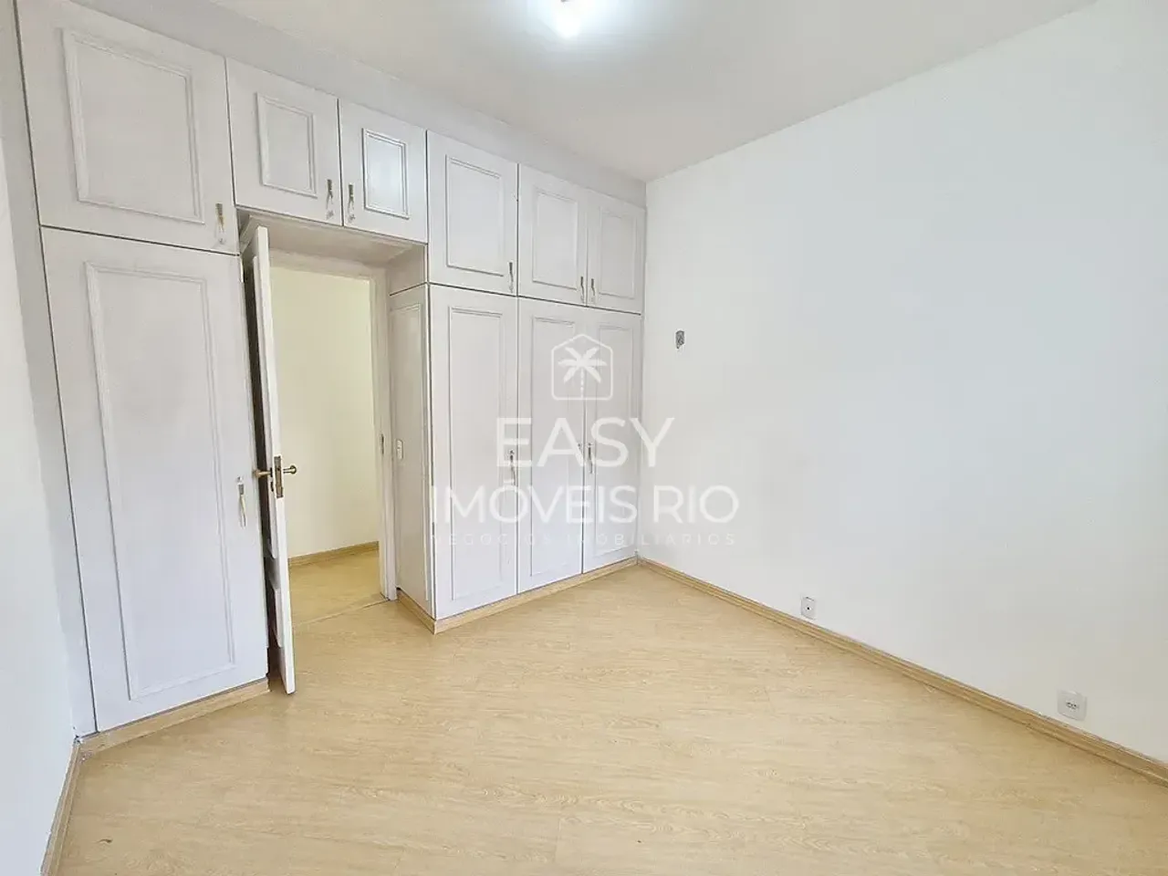 Apartamento sem mobília com 3 quartos e 4 banheiros — photo 10