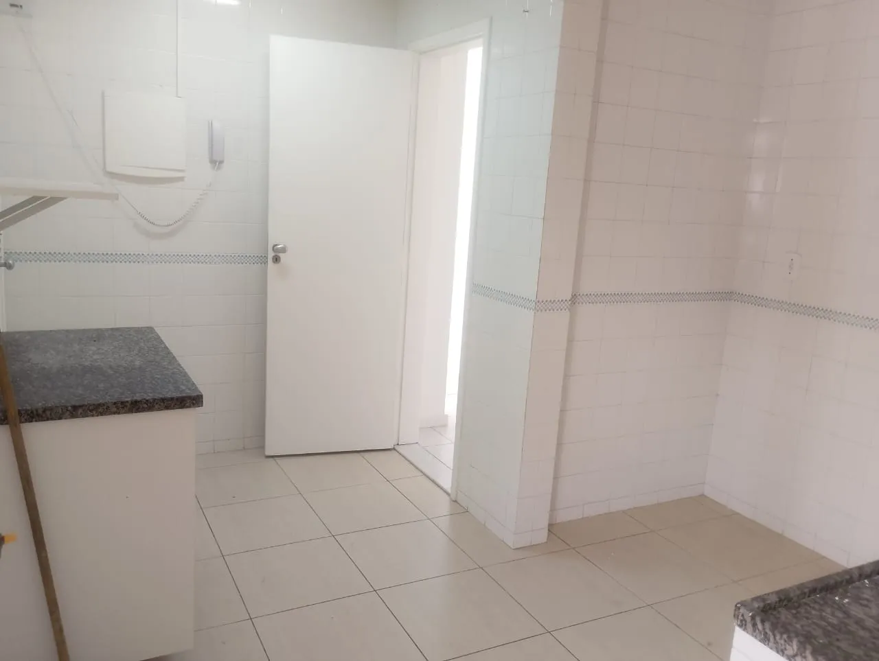 Apartamento com cozinha fechada e 3 quartos — photo 12