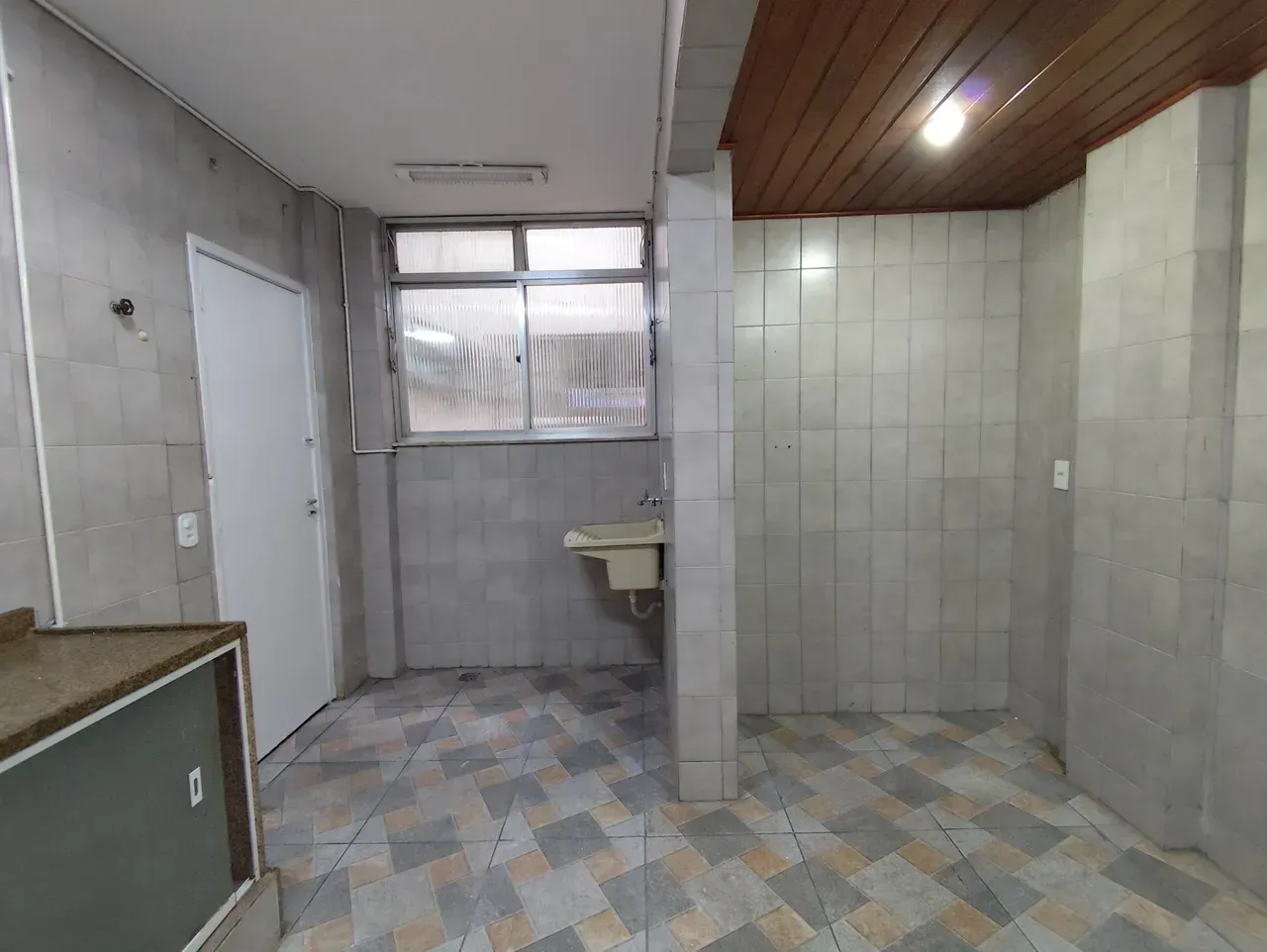 2-bedroom apartment with a separate, closed kitchen — photo 14