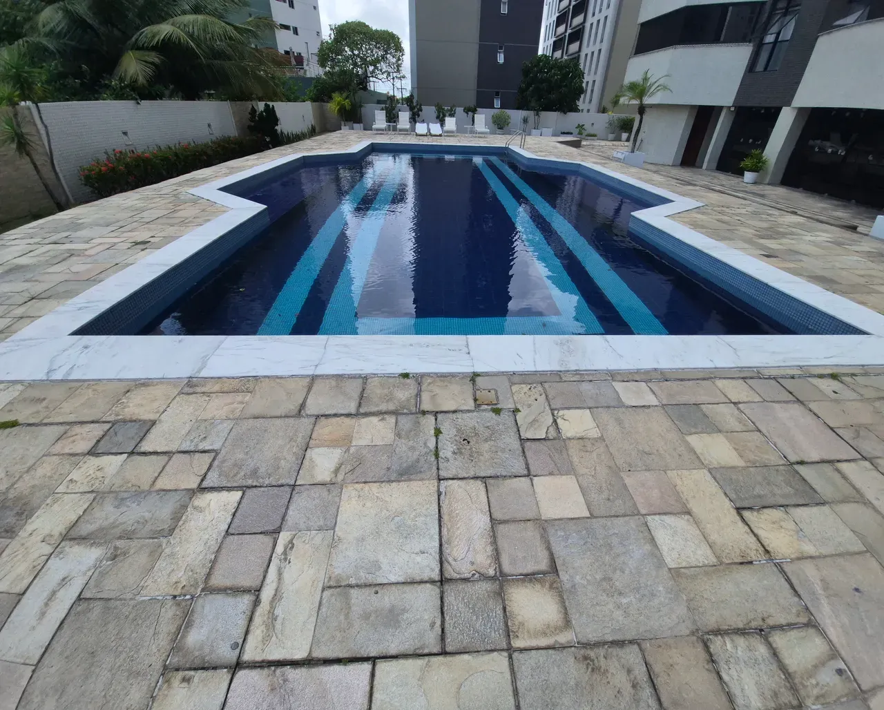 Apartment on the 11th floor with a glass-enclosed balcony — photo 8
