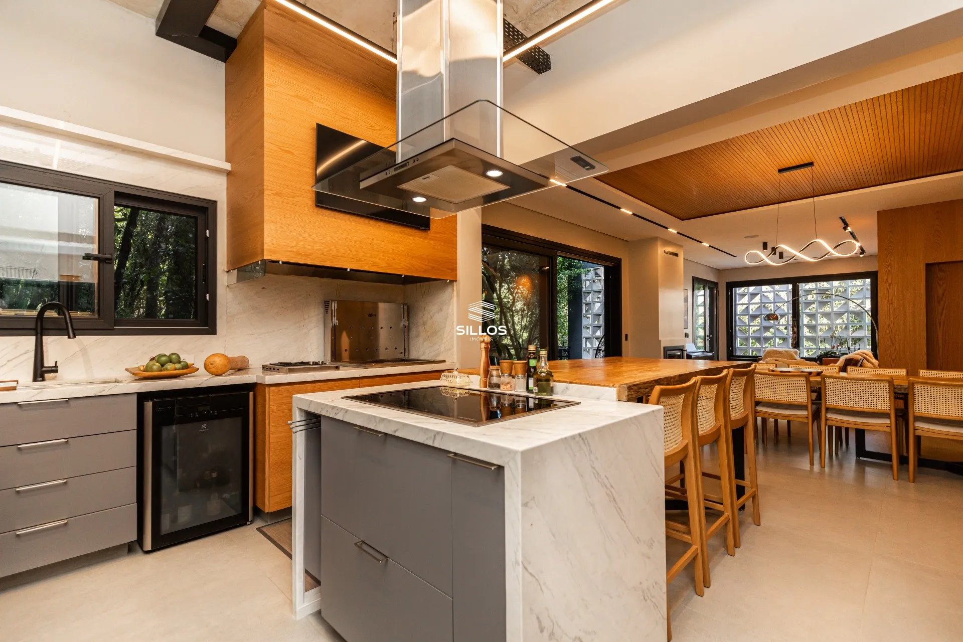 Condominium house with 5 bedrooms and 4 en-suites with balcony — photo 9
