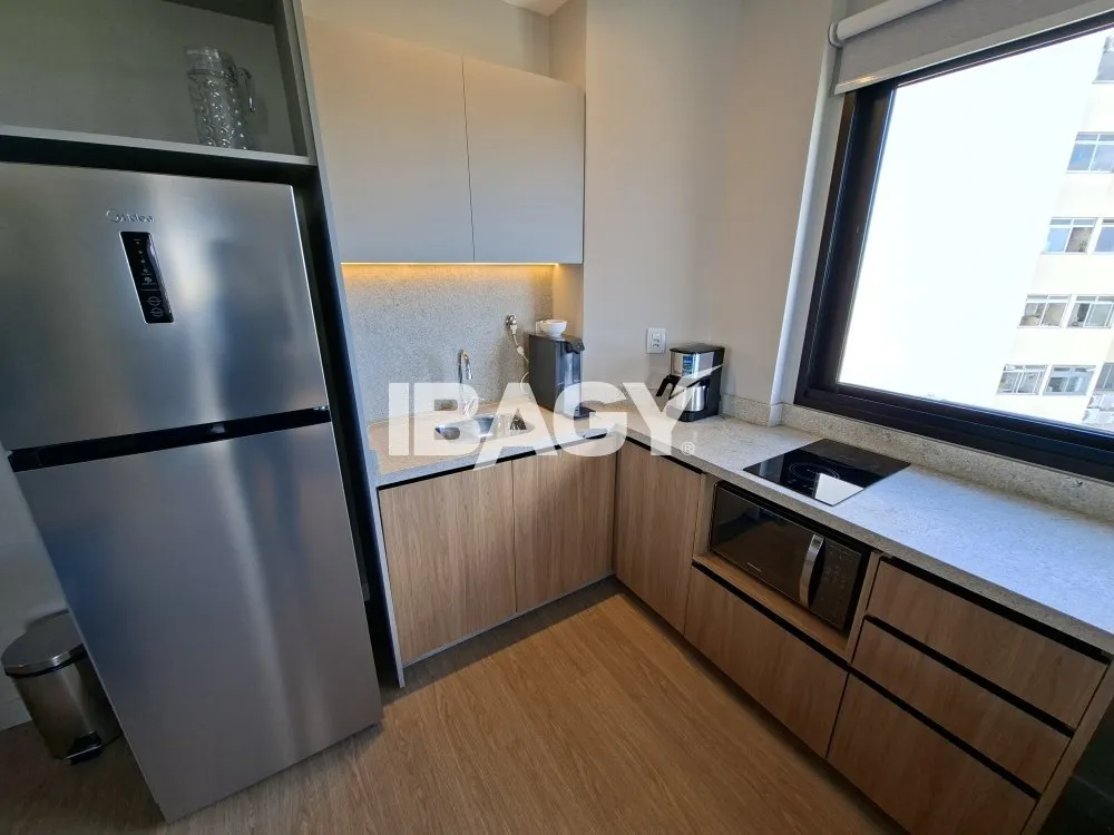 Studio with a glassed-in balcony and open-plan kitchen — photo 153