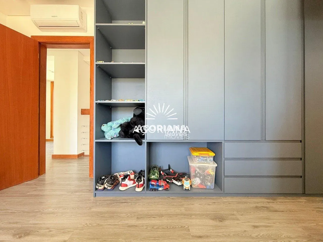 House with open-plan kitchen and 5 bedrooms over 558 m² — photo 51