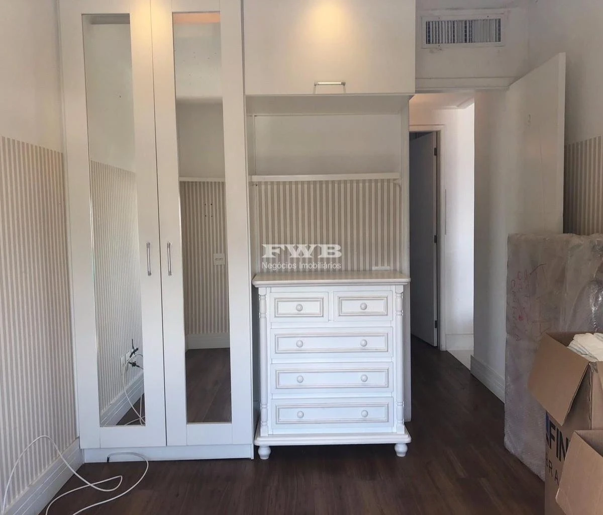 Furnished 90 m² apartment with 1 en-suite bedroom — photo 17