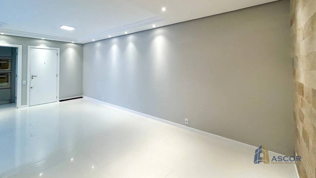 3-bedroom apartment with a bathtub in Florianópolis — photo 24